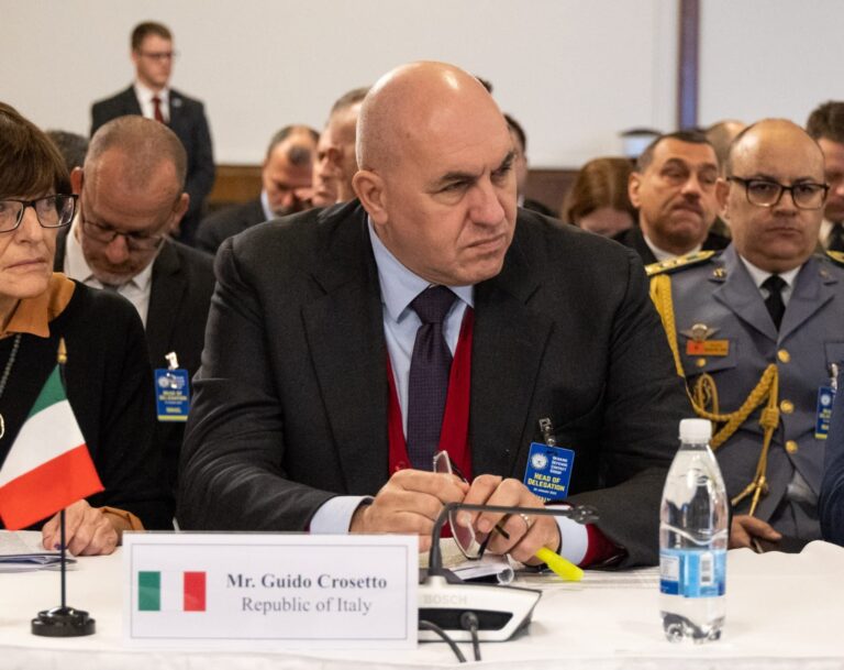 Il Ministro Crosetto Incontra I Sindacati Militari: Concessi 3 Minuti ...