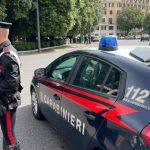 Docente picchiata dai genitori degli studenti: da domani i carabinieri presidieranno l'ingresso della scuola